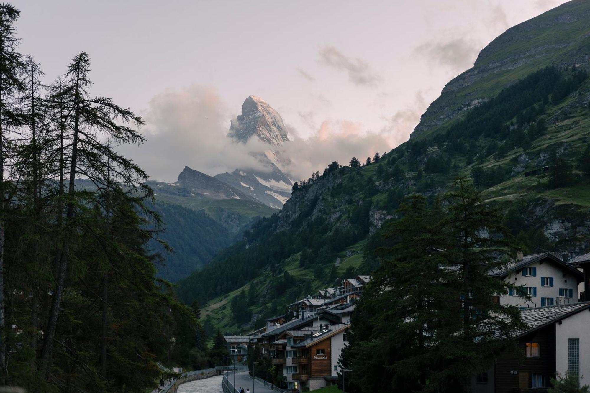 Schloss Zermatt - Cbd & Adaptogenic Spa And Sport Hotel Exterior foto