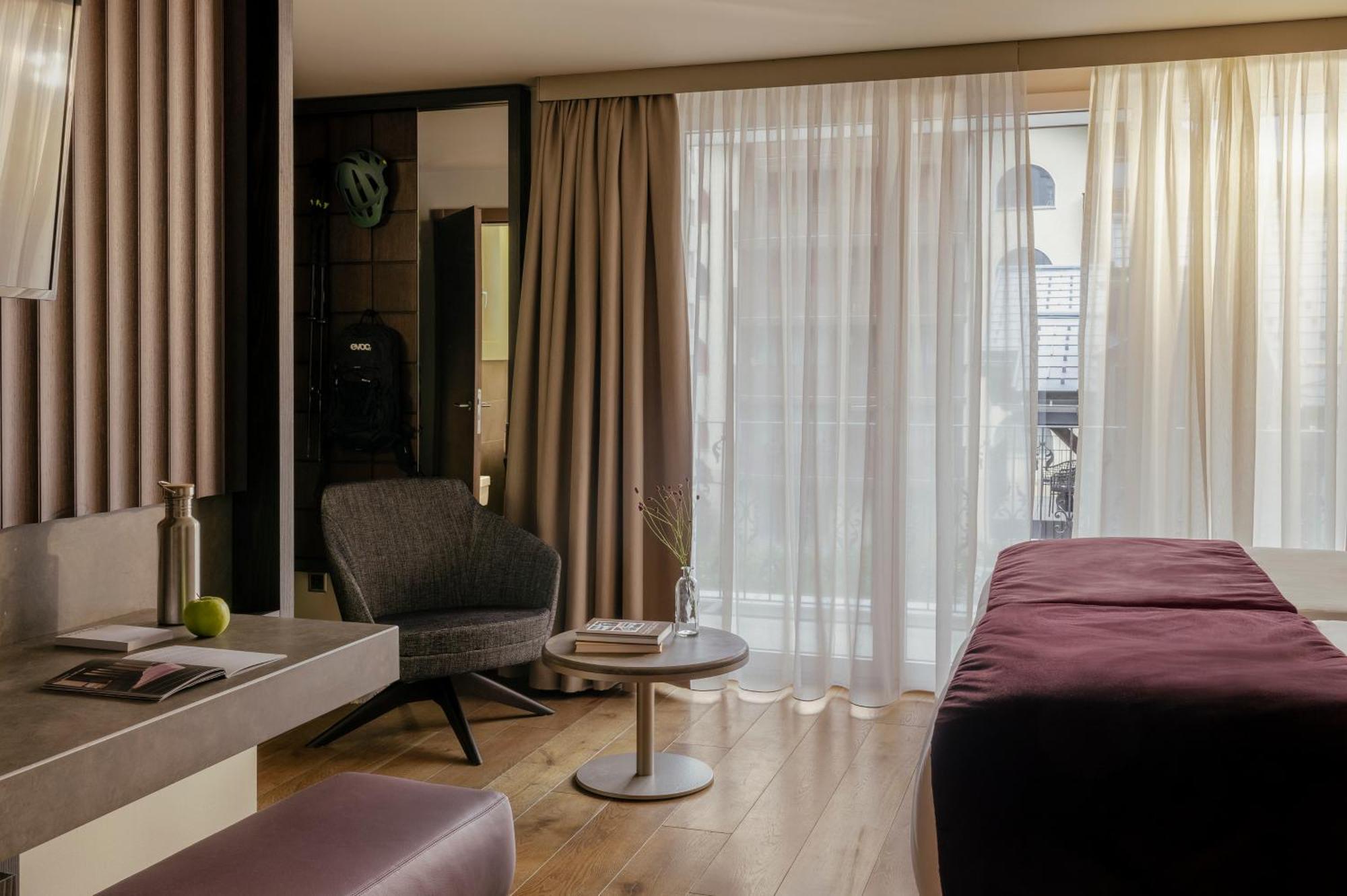Schloss Zermatt - Cbd & Adaptogenic Spa And Sport Hotel Exterior foto