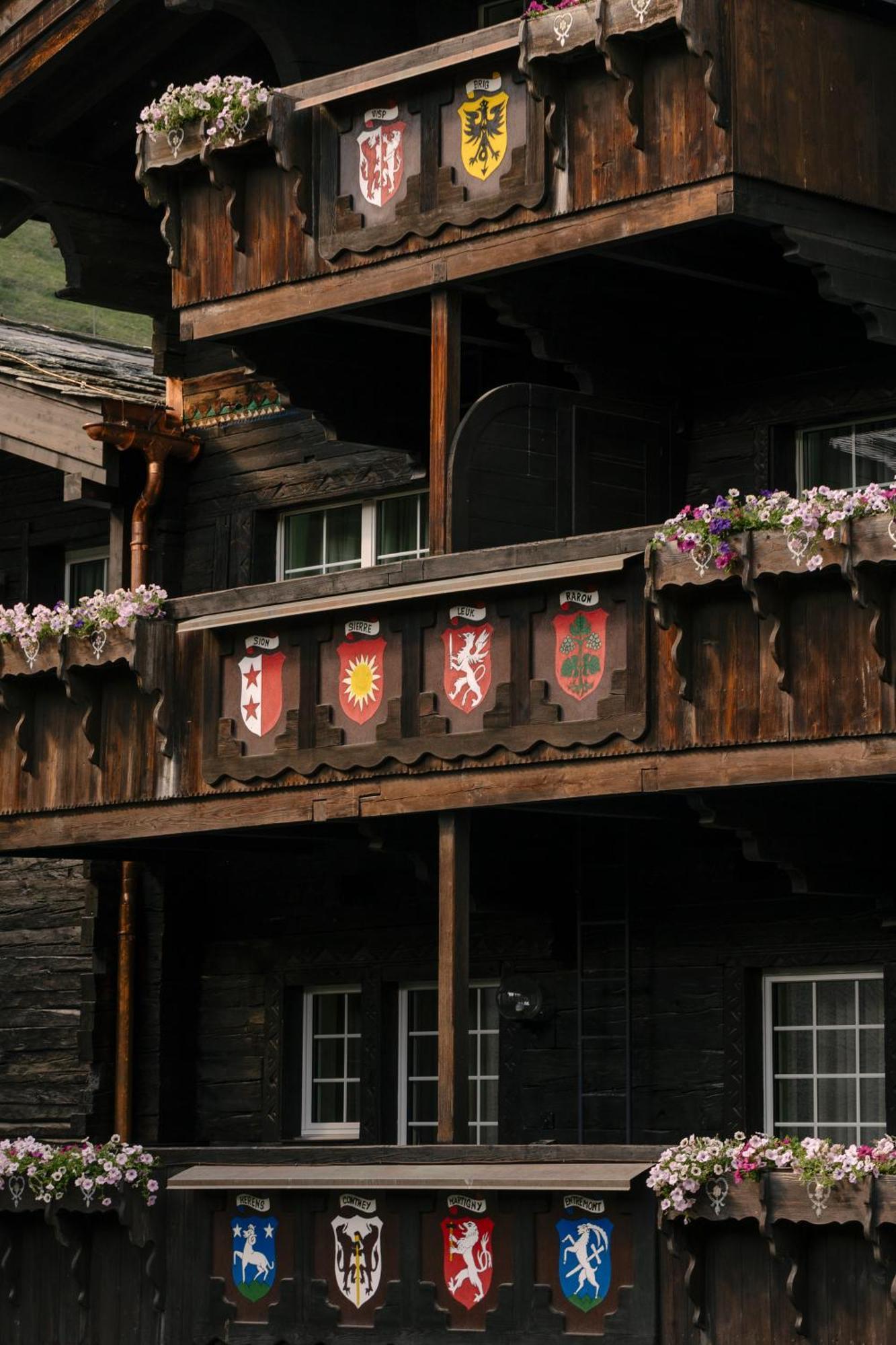 Schloss Zermatt - Cbd & Adaptogenic Spa And Sport Hotel Exterior foto